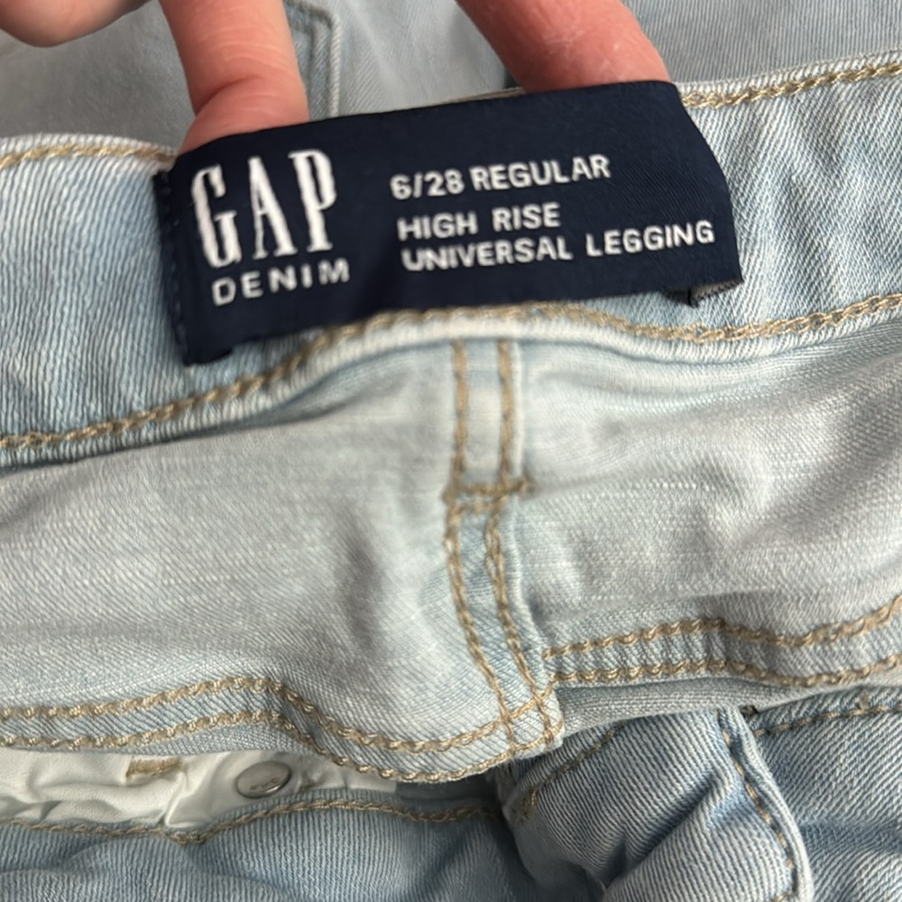 GAP High Rise Distressed Jeans - Picture 4 of 5